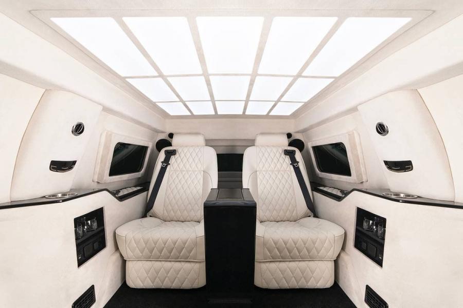 Интерьер Cadillac Escalade Chairman Package by Inkas 2019 года  (фото 9 из 16)